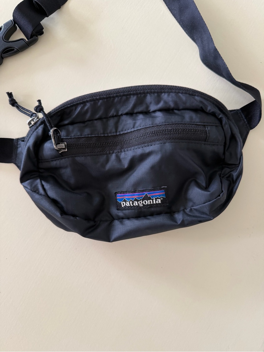 Patagonia Black Lightweight Travel Hip Pack / 100% Nylon Crossbody Belt Bag - Picture 2 of 5